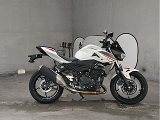 Kawasaki Z400 2022