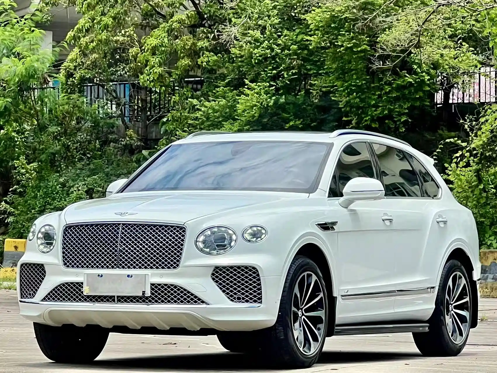 BENTLEY BENTAYGA 2021