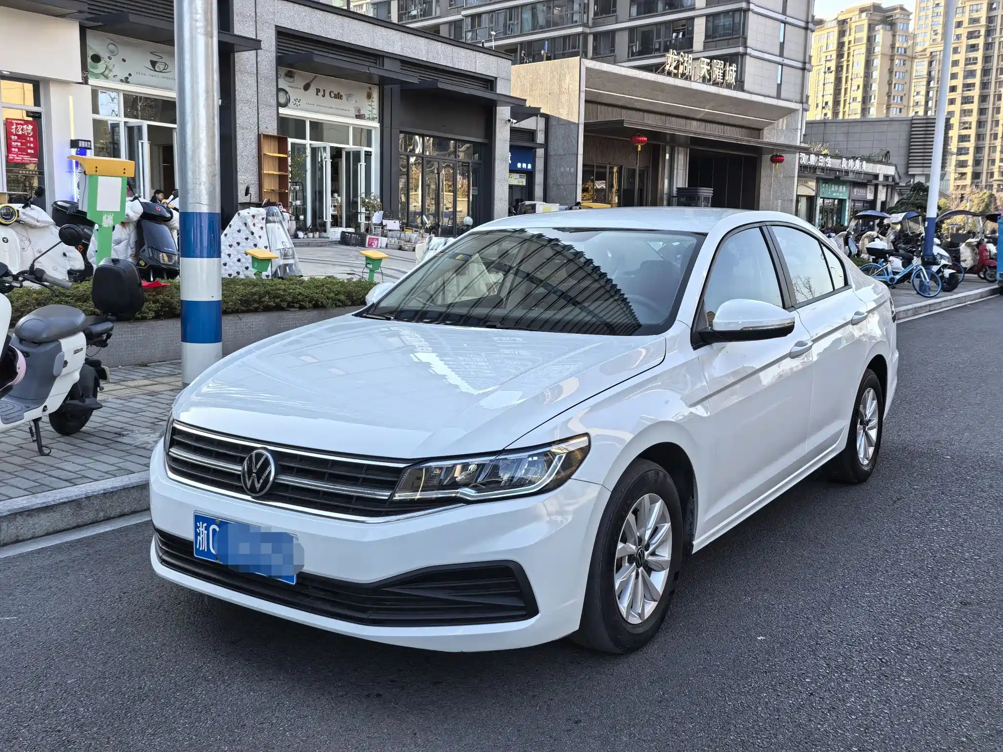 VOLKSWAGEN BORA 2023