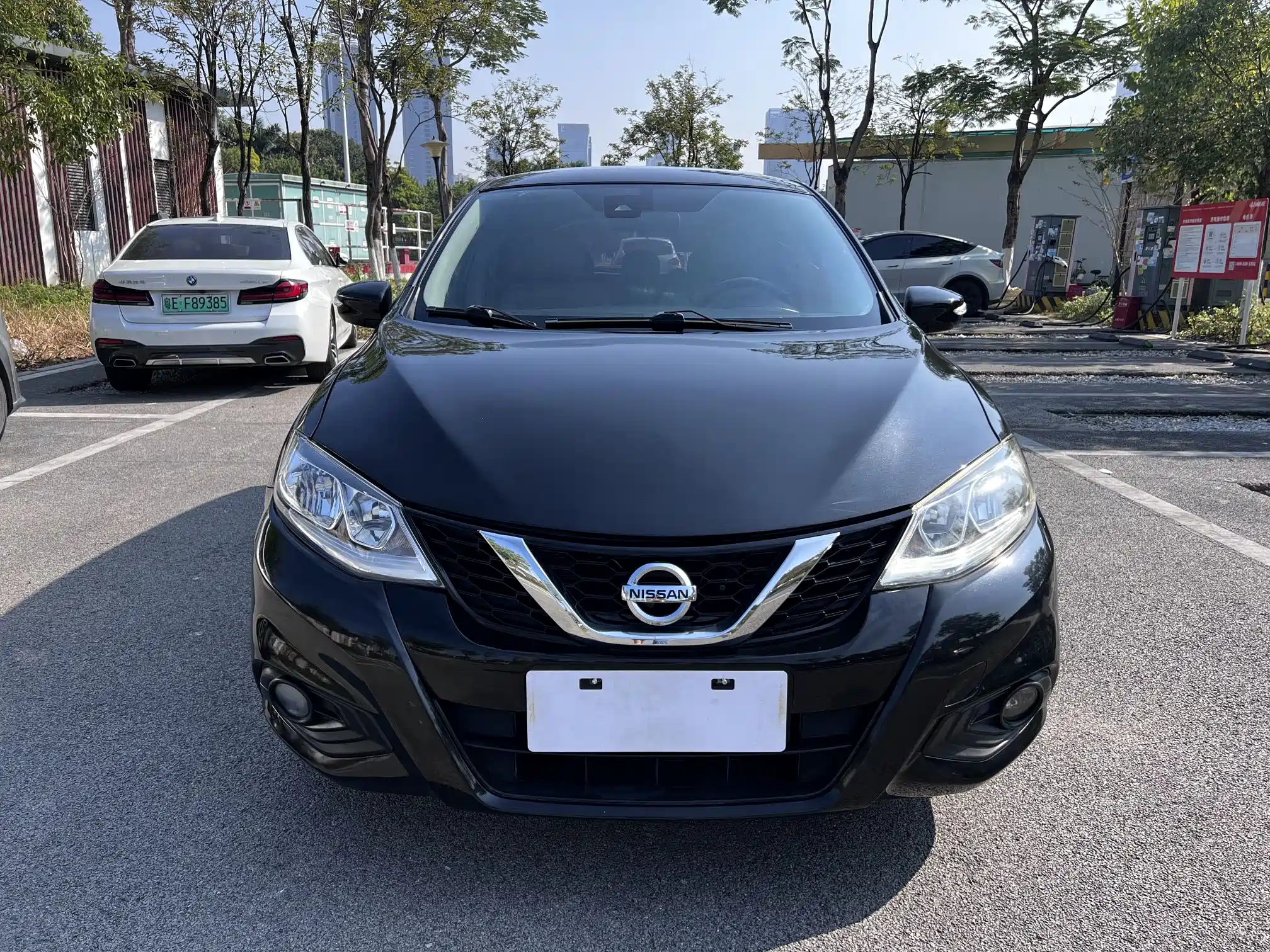 NISSAN TIIDA 2017