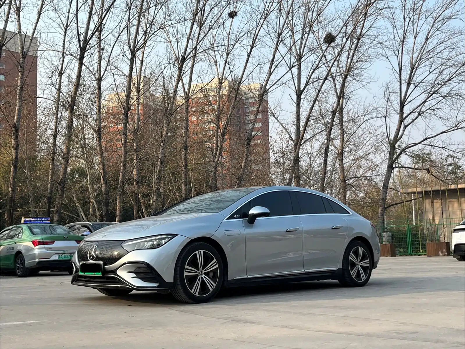 MERCEDES-BENZ EQE 2024