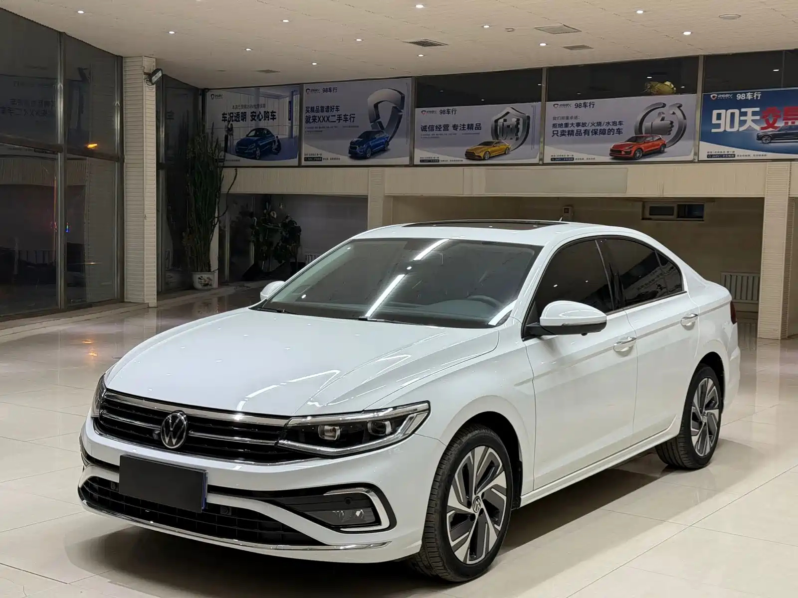 VOLKSWAGEN BORA 2022