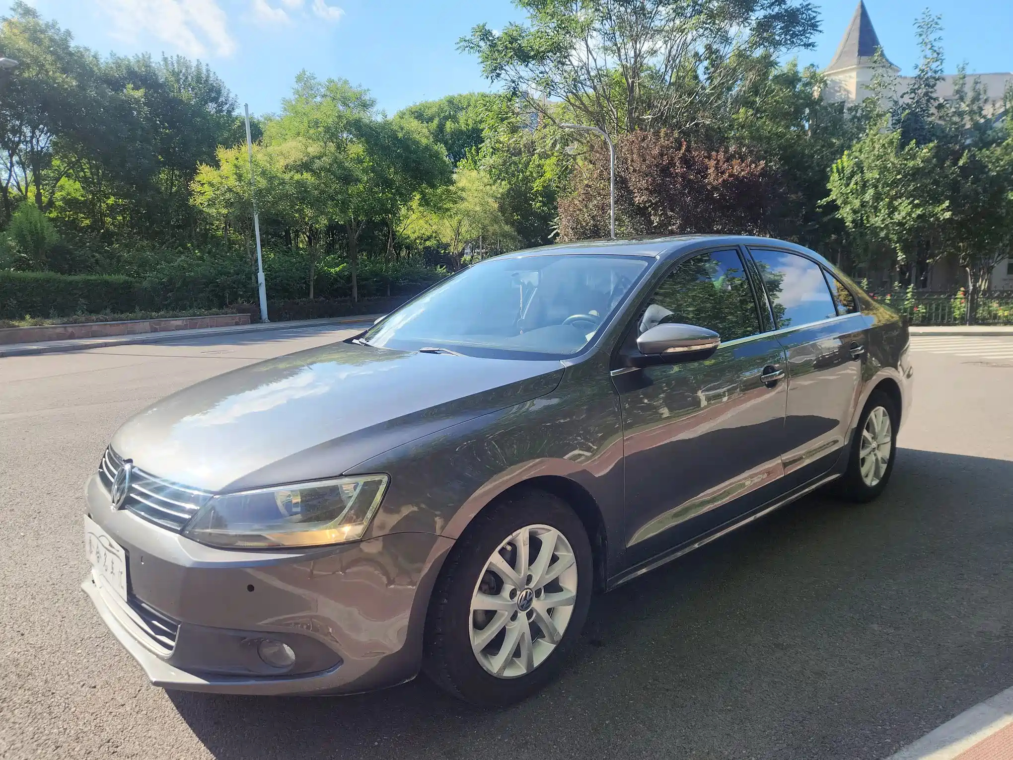 VOLKSWAGEN SAGITAR 2012