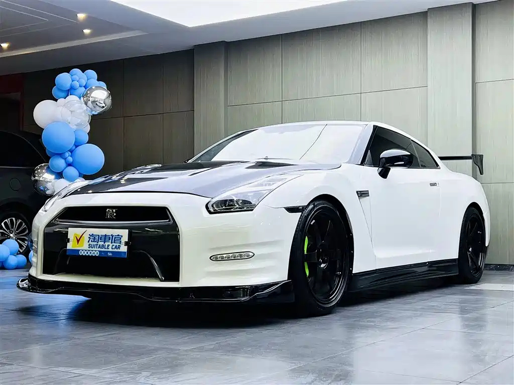 NISSAN GT-R 2013