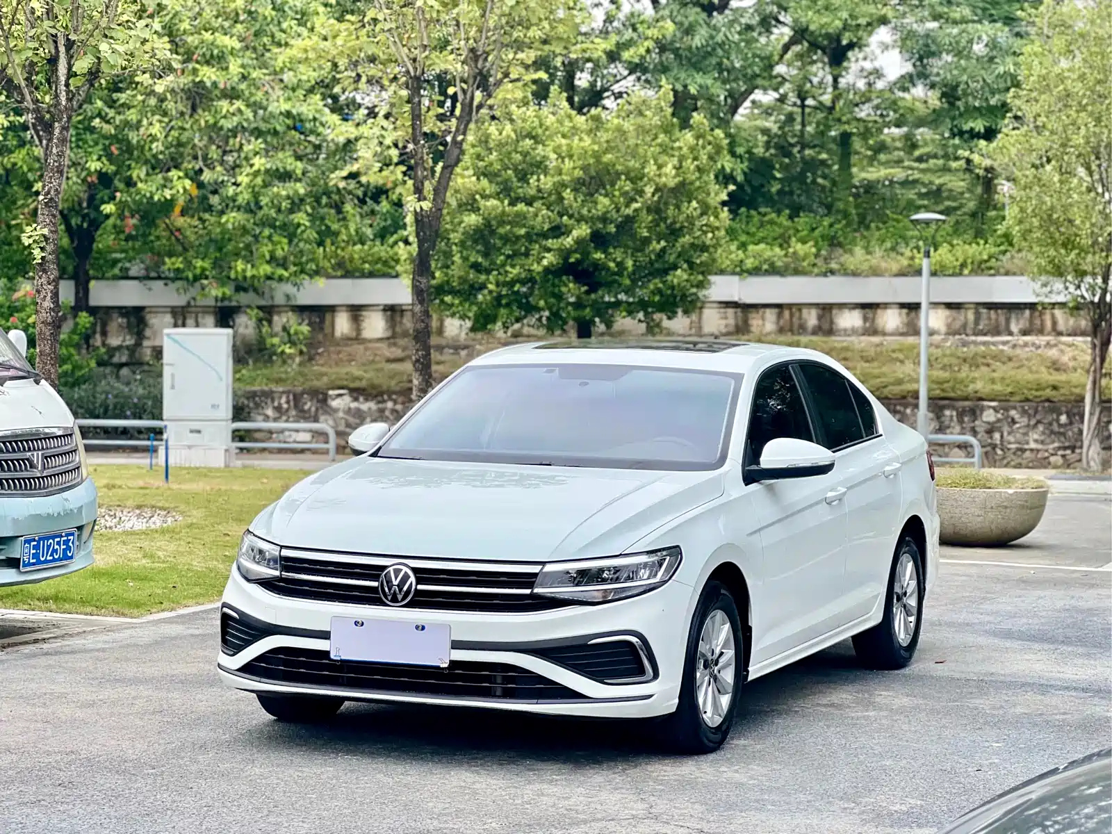 VOLKSWAGEN BORA 2023