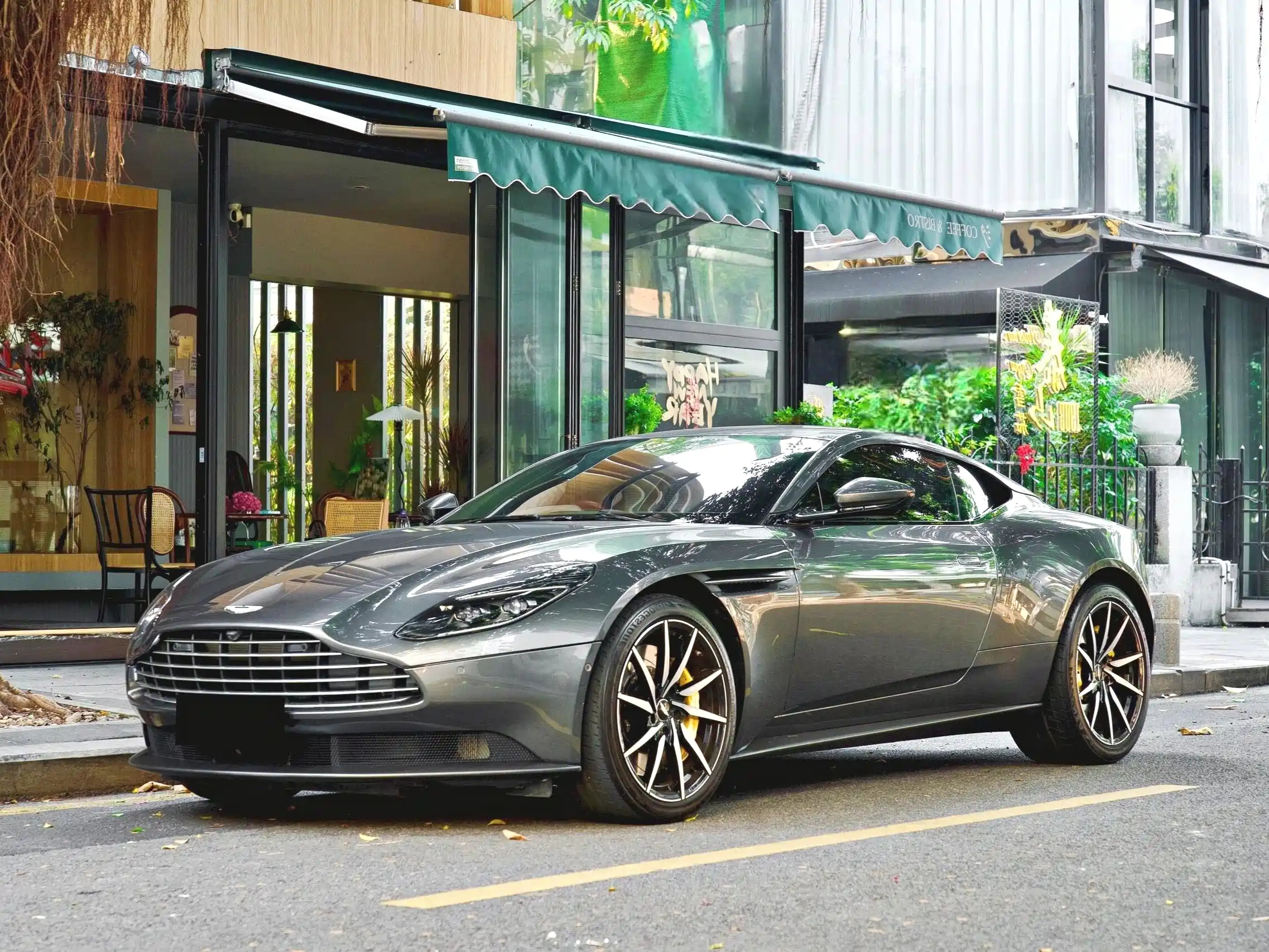 ASTON MARTIN DB11 2021