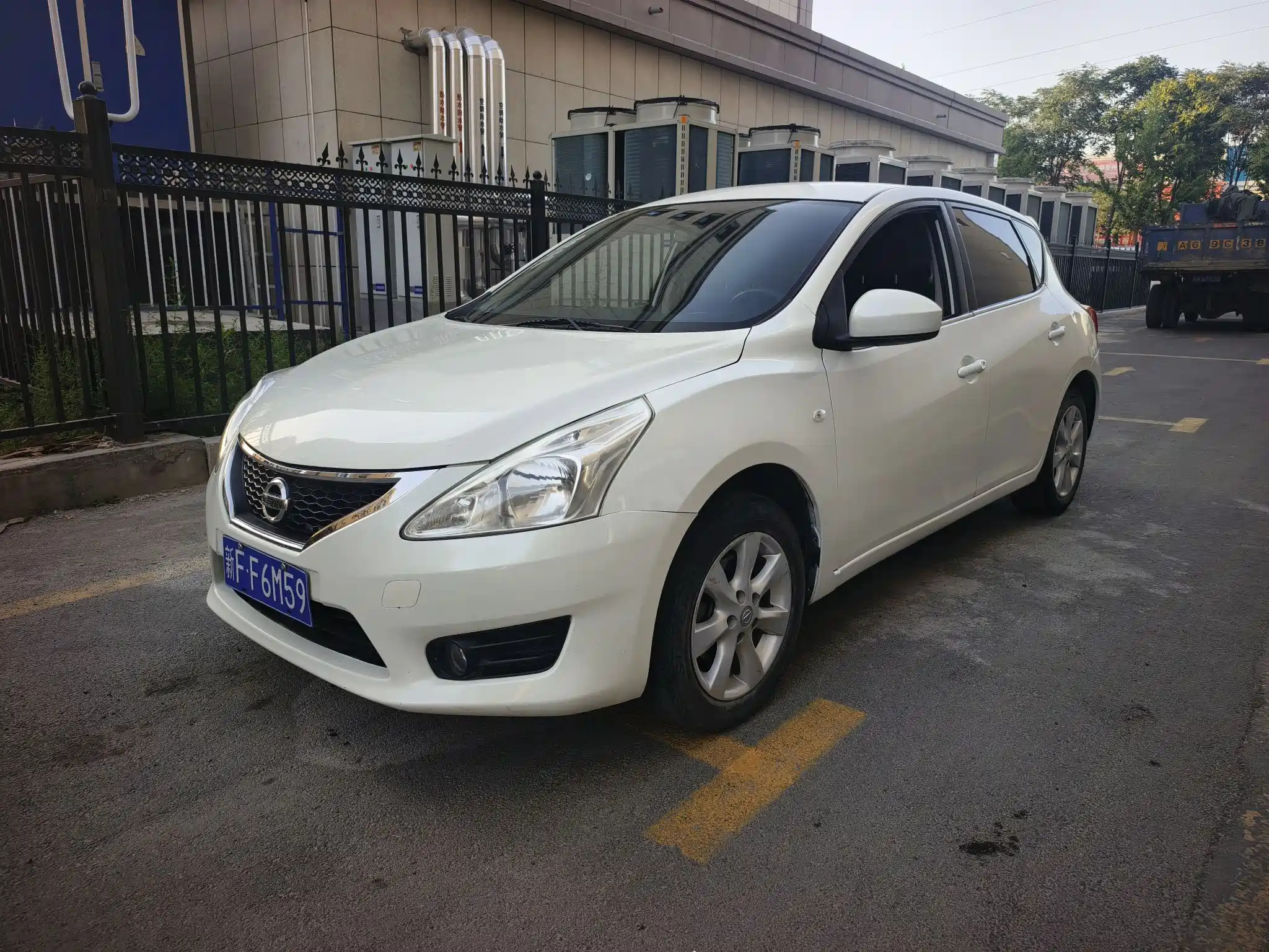 NISSAN TIIDA 2014