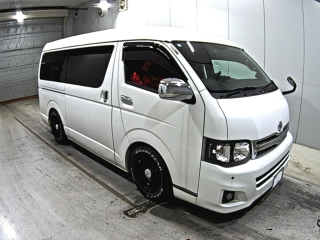TOYOTA HIACE VAN