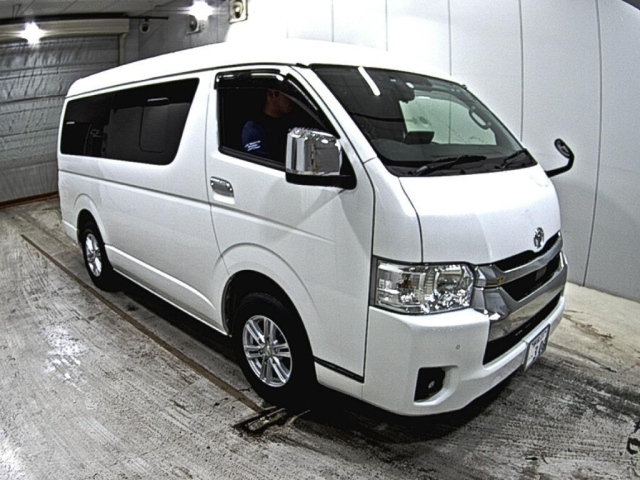 TOYOTA HIACE 2023