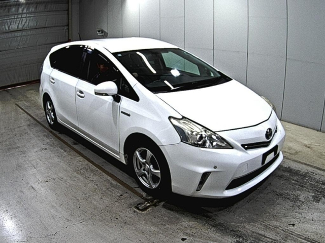 TOYOTA PRIUS ALPHA 2012