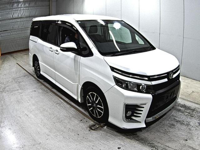TOYOTA VOXY 2014