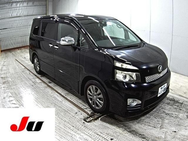 TOYOTA VOXY 2011