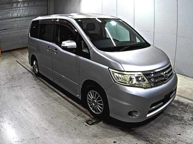 NISSAN SERENA 2010