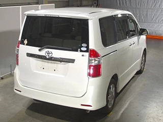 TOYOTA NOAH 2008