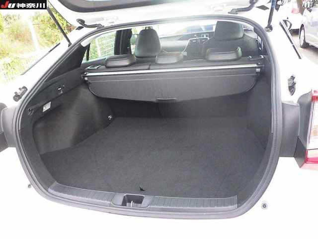 TOYOTA PRIUS 2021