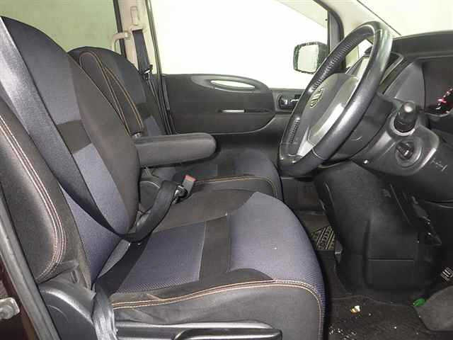 NISSAN SERENA 2010