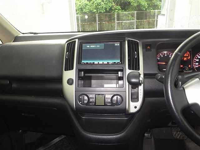NISSAN SERENA 2010
