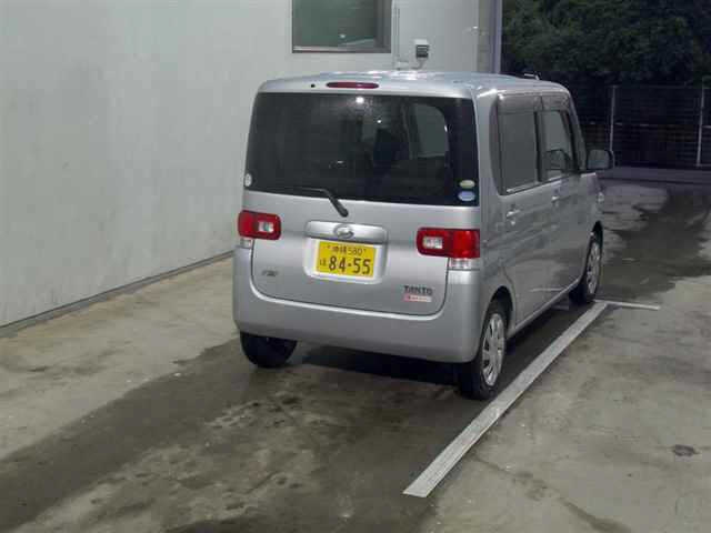 DAIHATSU TANTO 2012