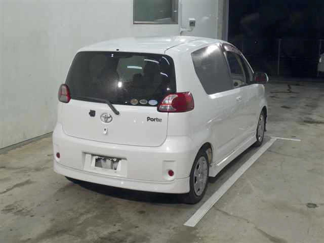 TOYOTA PORTE 2010