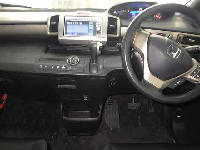 HONDA FREED SPIKE 2013