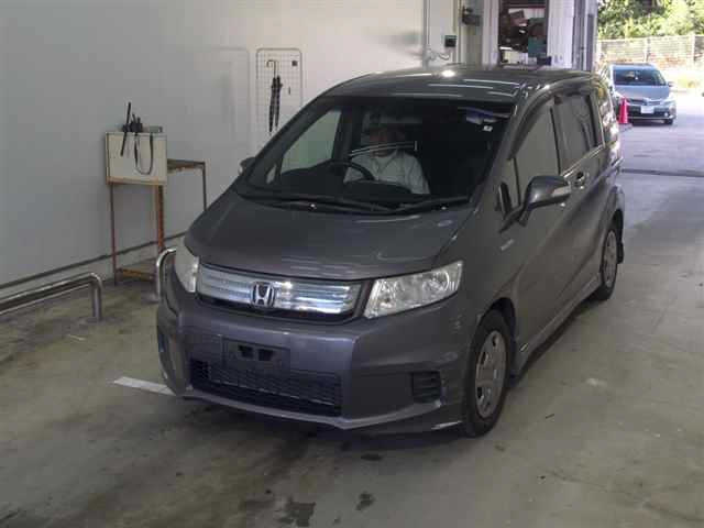 HONDA FREED SPIKE 2013