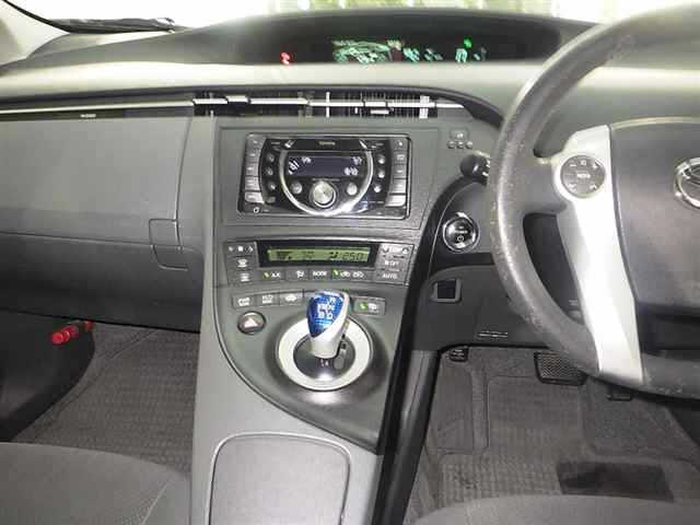 TOYOTA PRIUS 2011