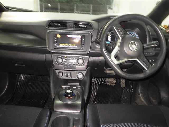NISSAN LEAF 2018