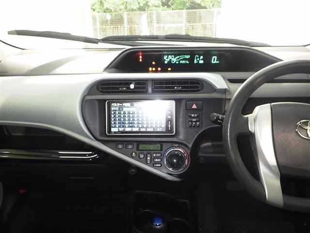 TOYOTA AQUA 2012