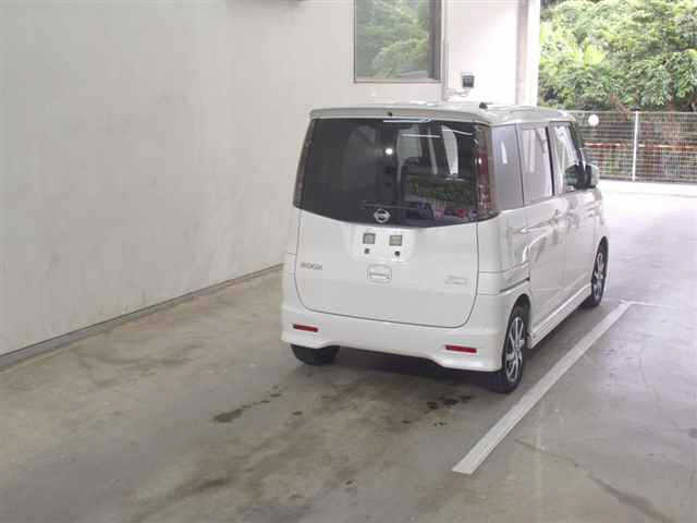 NISSAN ROOX 2011