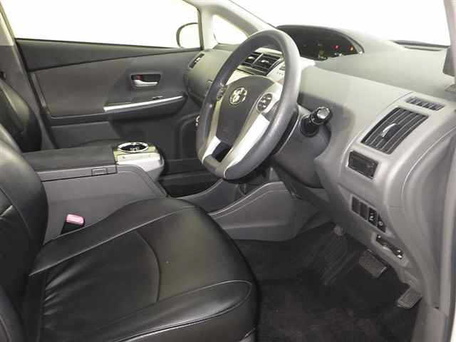 TOYOTA PRIUS ALPHA 2012