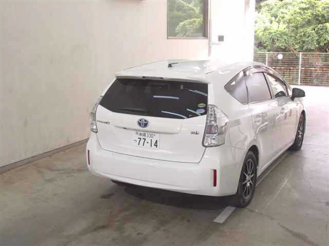 TOYOTA PRIUS ALPHA 2012