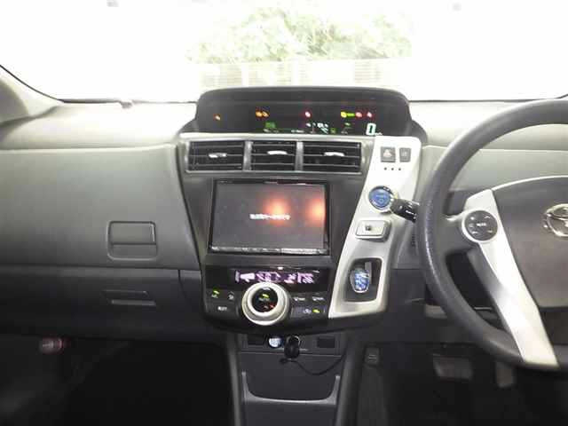 TOYOTA PRIUS ALPHA 2012