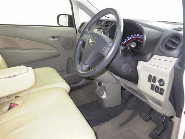 DAIHATSU MOVE 2013
