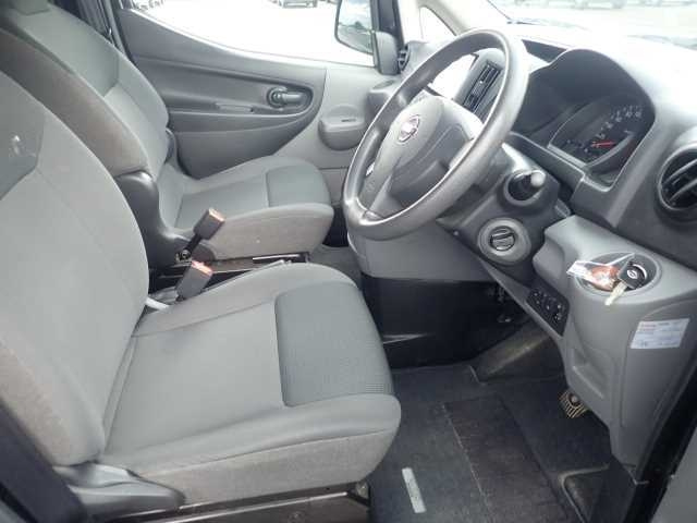 NISSAN NV200 2019
