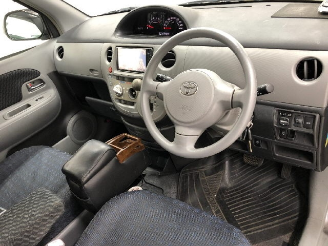 TOYOTA SIENTA 2009