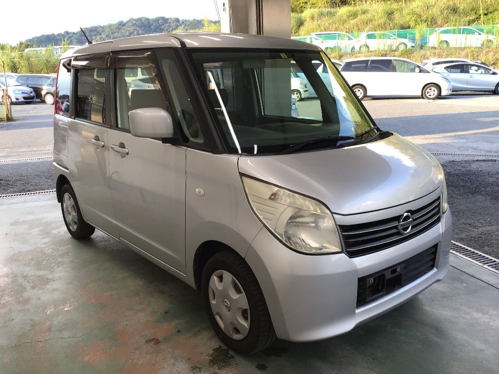 NISSAN ROOX 2011