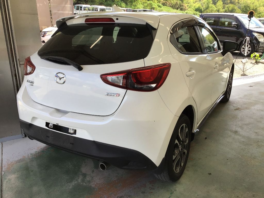MAZDA DEMIO 2015
