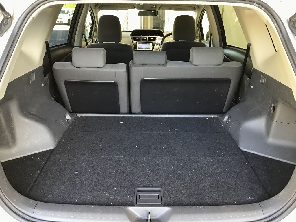 TOYOTA PRIUS ALPHA 2012