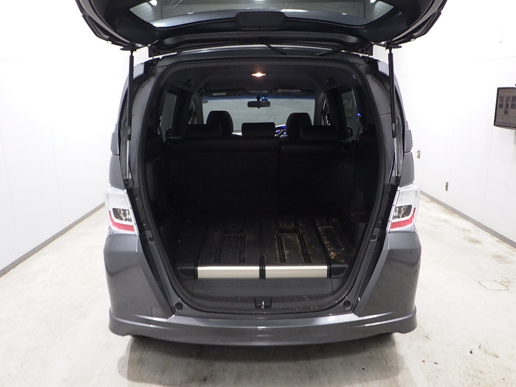 HONDA FREED SPIKE 2012