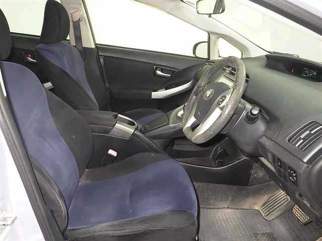 TOYOTA PRIUS 2013