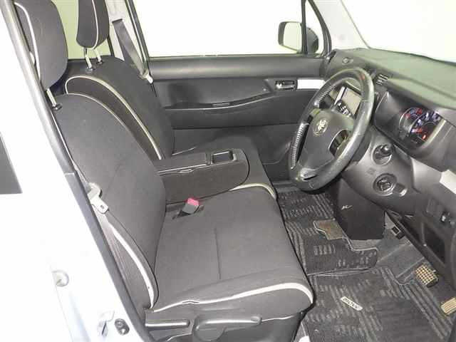 TOYOTA PIXIS SPACE 2013