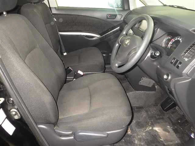 TOYOTA ISIS 2011