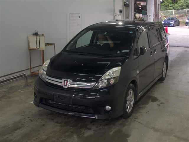 TOYOTA ISIS 2011