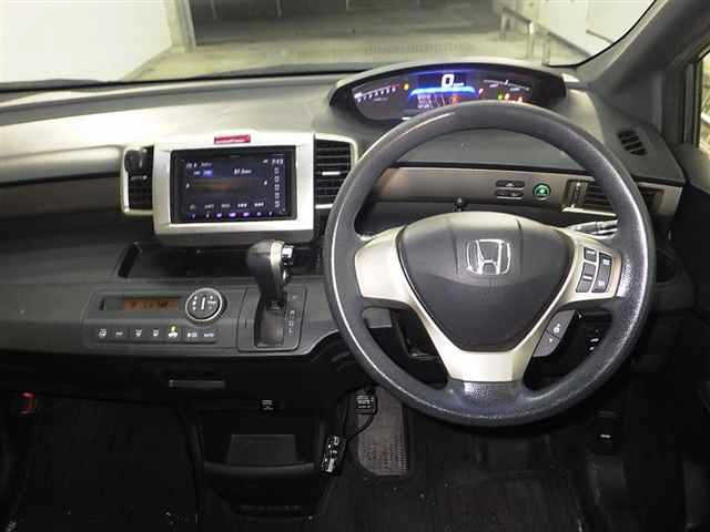 HONDA FREED SPIKE 2013