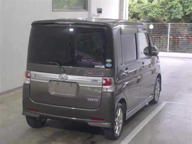 DAIHATSU TANTO 2011