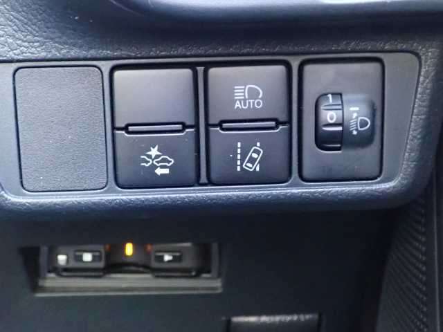 TOYOTA COROLLA FIELDER 2017