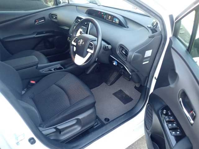 TOYOTA PRIUS 2017
