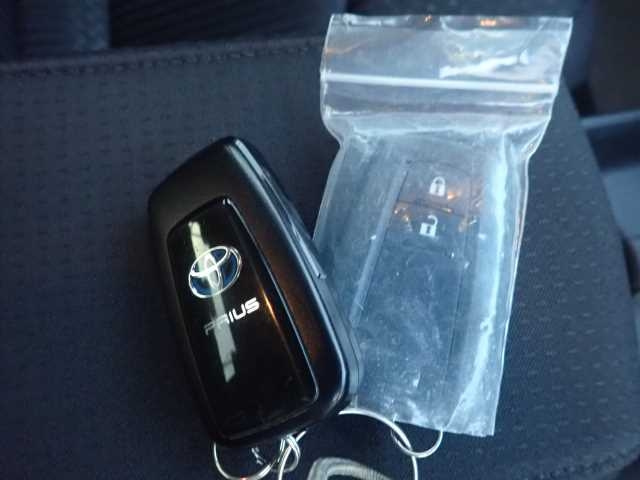 TOYOTA PRIUS 2017
