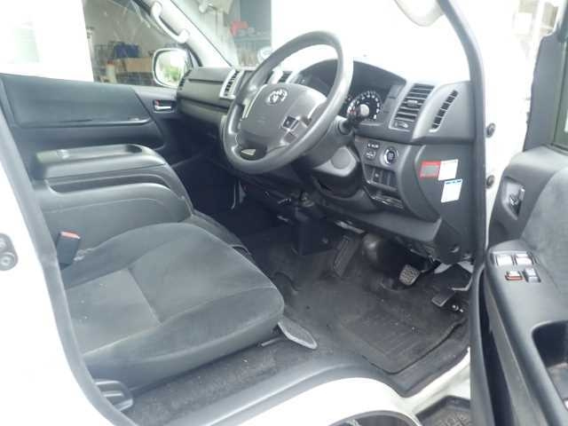 TOYOTA HIACE VAN 2018