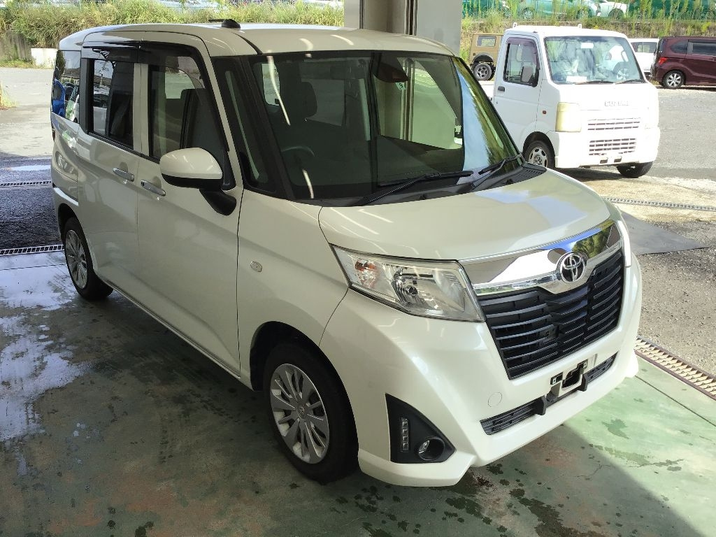 TOYOTA ROOMY 2017